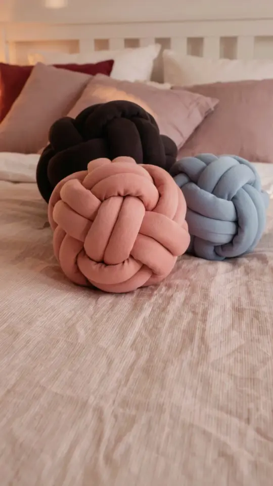 DIY Knot Ball Pillow from a Blanket | Easy Bedroom Decor Idea
