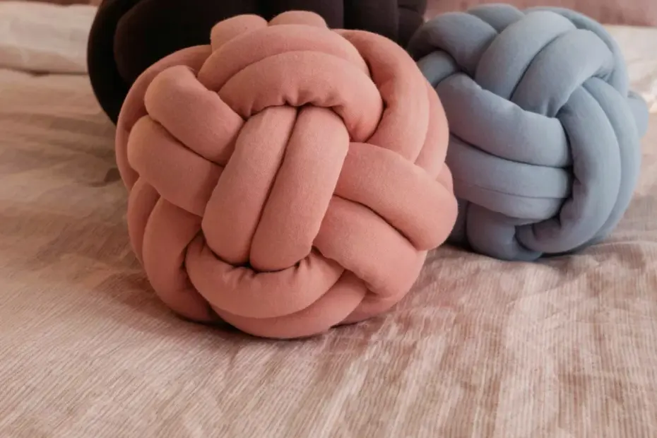 DIY Knot Ball Pillow from a Blanket | Easy Bedroom Decor Idea