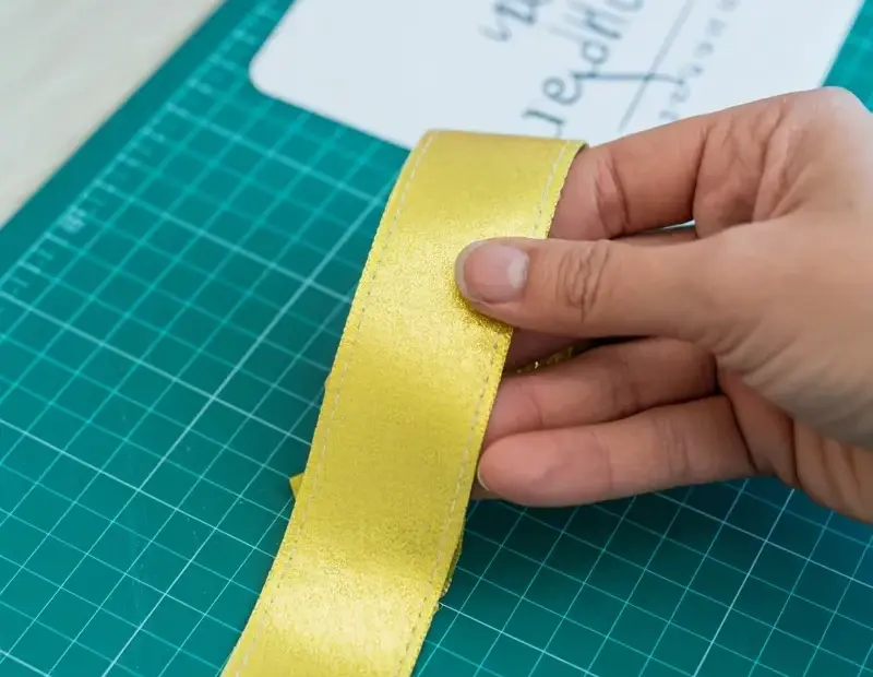 Budget Friendly Ribbon Craft Ideas: Working with Yellow Metallic Ribbon